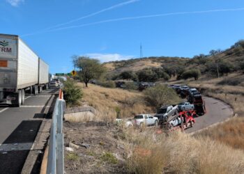 Reportan flujo vehicular lento en el Recinto Fiscal