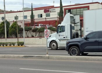 Prohíben vuelta en “U” en el Periférico Colosio