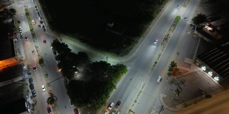 AVANZA FUERTE PROGRAMA DE ILUMINACIÓN DE PERIFÉRICO Y BULEVARES EN NAVOJOA