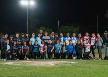 Cumple «Beto» Vázquez compromiso con el deporte: Inauguran alumbrado y ampliación del campo de sóftbol femenil