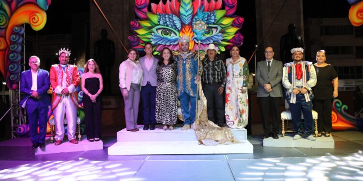 Recibe José Terán corona como rey del Carnaval Guaymas 2026 «El pueblo está de fiesta»