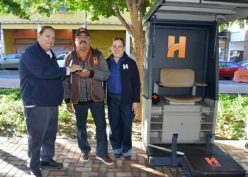 Equipa Toño Astiazarán a boleros con décadas en el oficio en Hermosillo