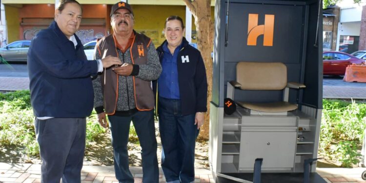 Equipa Toño Astiazarán a boleros con décadas en el oficio en Hermosillo