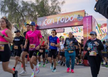 Reúne tercera edición de 21k-ino Run a cientos de participantes en Bahía de Kino