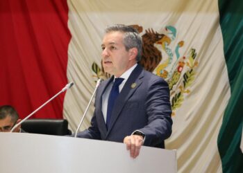 Las fugas de agua en Hermosillo deben solucionarse ya: Omar Del Valle Colosio