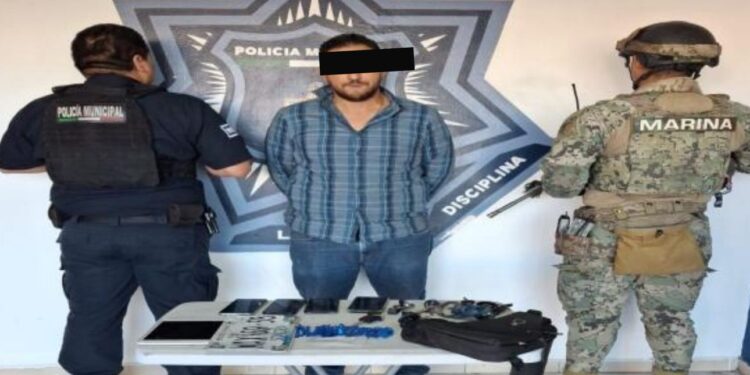 POLICÍA MUNICIPAL Y MARINA DETIENEN A HOMBRE POR PRESUNTO DELITO CONTRA LA SALUD