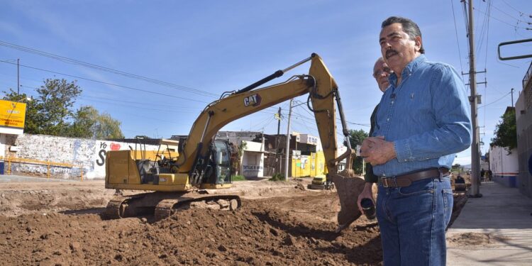 LAMARQUE RECORRE LAS CALLES DEL MUNICIPIO Y SUPERVISA OBRAS DE DRENAJE EN CAJEME