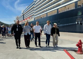 Recibe Ayuntamiento de Guaymas al crucero Zuiderdam