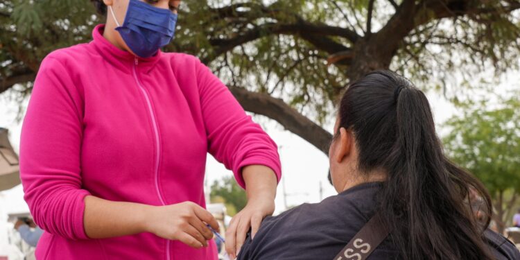 Invita Secretaría de Salud a mega jornada de vacunación contra influenza, Covid-19, neumococo y SRP