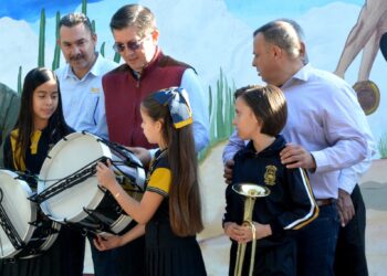 ENTREGA ELÍAS RETES INSTRUMENTAL PARA BANDA DE GUERRA A CENTRO ESCOLAR DEL MAYO