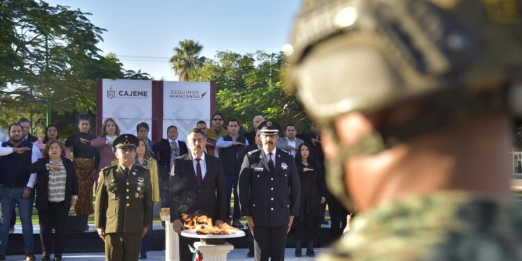 PRESIDE JAVIER LAMARQUE DESFILE CÍVICO-MILITAR POR EL DÍA DE LA BANDERA