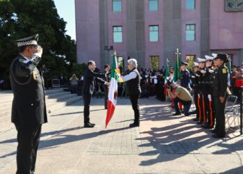 Rinden Durazo y Sheinbaum homenaje al lábaro patrio con toma de protesta a escoltas en enlace nacional