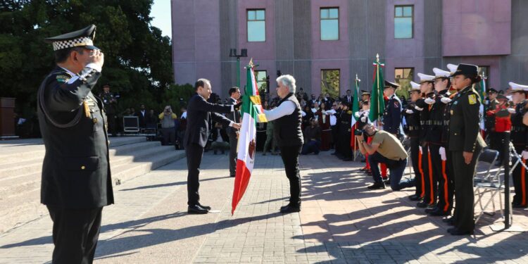Rinden Durazo y Sheinbaum homenaje al lábaro patrio con toma de protesta a escoltas en enlace nacional