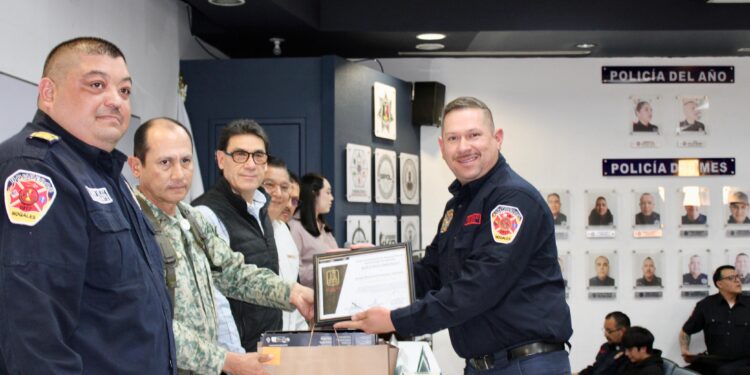 Otorga Municipio reconocimientos a cuerpos de seguridad