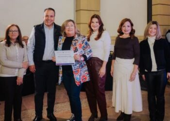 Reconocen Toño Astiazarán y Patty Ruibal a participantes de Una Mirada a la Discapacidad