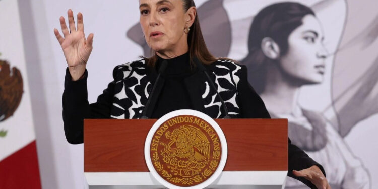 Secretarios de Defensa y Marina viajaron a EU por invitación del Comando Norte, confirma Sheinbaum