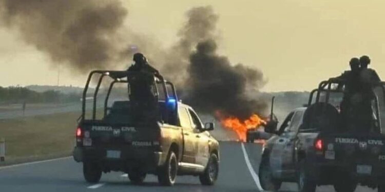 Encuentran Cuerpo Calcinado en Vehículo Incendiado en General Bravo, Nuevo León.