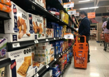 Inegi: confianza del consumidor liga 13 meses de descenso