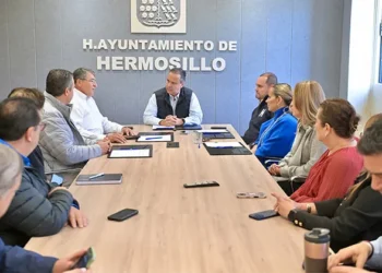 Impulsan desarrollo ordenado de la ciudad; El presidente municipal, Antonio Astiazarán y el Colegio de Ingenieros Civiles de Sonora