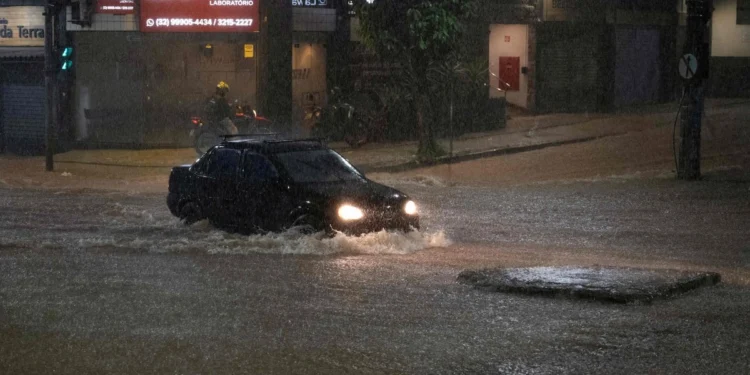 Fuertes lluvias vuelven a azotar el sureste de Brasil tras aguaceros que dejaron 48 muertos