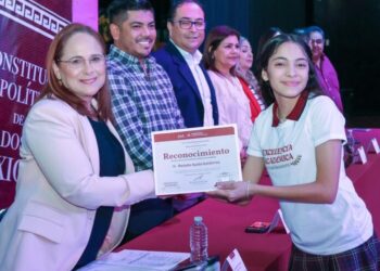 Realiza Ayuntamiento de Guaymas reconocimiento a alumnos de excelencia académica