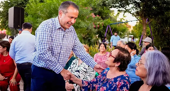 Lleva Toño Astiazarán servicios a familias en la colonia Fovissste