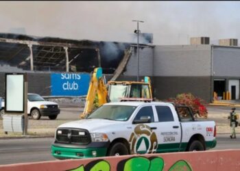 Calles cerradas en Hermosillo tras el incendio de Sams Club