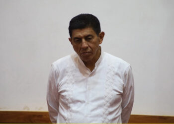 Jara cesa a 12 de su gabinete tras consulta de revocación