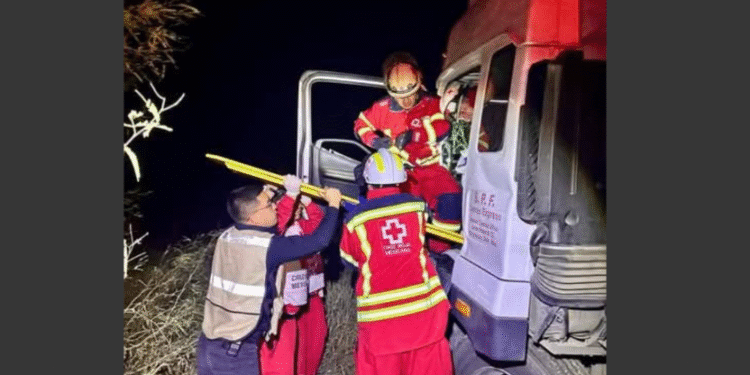 Tres lesionados deja fuerte accidente de un tráiler entre Caborca y Sonoyta