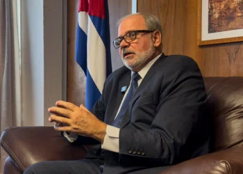 “El bloqueo violenta, pero la idea de resistir está en nuestro ADN”: embajador de Cuba, Eugenio Martínez