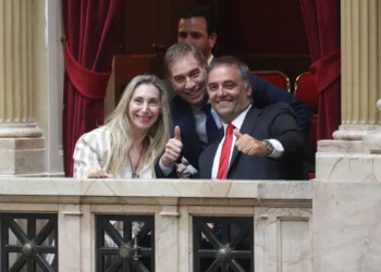 Avanza la reforma laboral de Milei entre protestas y tensión