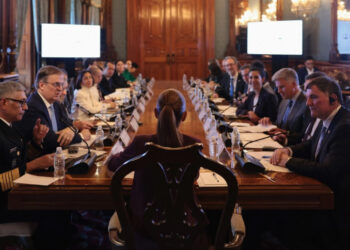 Sheinbaum se reúne con ministro y empresarios de Canadá para impulsar inversiones en México