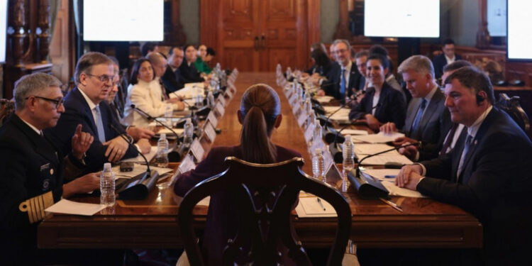 Sheinbaum se reúne con ministro y empresarios de Canadá para impulsar inversiones en México