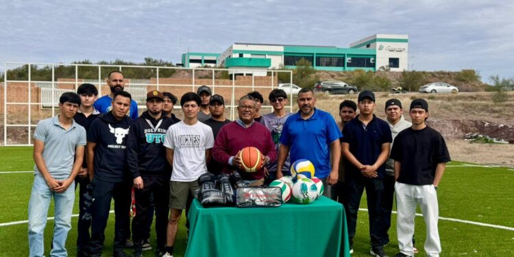 Gobierno de Sonora promueve bienestar universitario con entrega de material deportivo: UTGuaymas