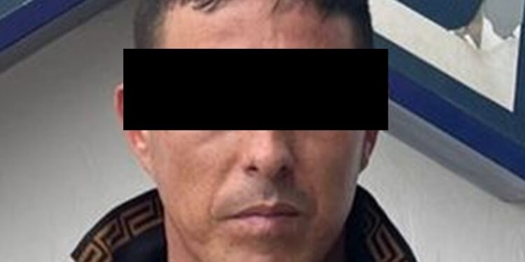 Frustra Policía Estatal extorsión durante la detención de un hombre con llaves robadas y narcótico