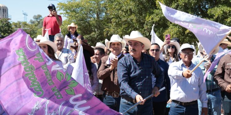ENCABEZA JAVIER LAMARQUE ARRANQUE DE LA 16 EDICIÓN DE LA CABALGATA CON AROMA DE MUJER