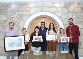 Reconoce alcalde talento de jóvenes nogalenses