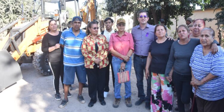 AGILIZAN REPARACIONES DE COLAPSOS DE DRENAJES USANDO MAQUINARIA DONADA POR EL GOBIERNO ESTATAL
