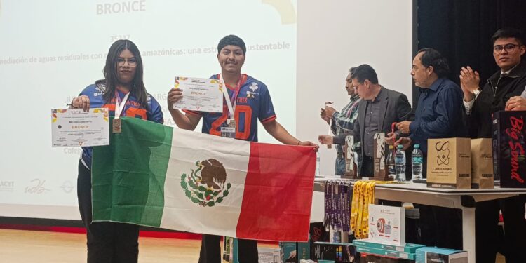 Con medalla de bronce estudiantes de Cecyte destacan en el concurso Infomatrix Sudamérica Ecuador 2026: SEC