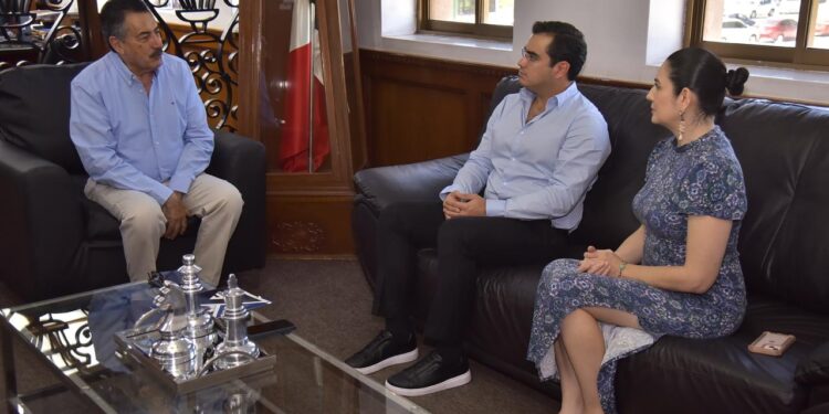 SE REÚNE LAMARQUE CON REPRESENTANTES DE CANACO