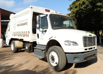 Entrega ‘Beto’ Vázquez a Servicios Públicos un nuevo recolector de basura