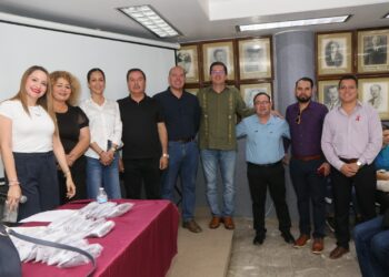 ENTREGAN LENTES A NAVOJOENSES BENEFICIADOS CON MEGA JORNADA VISUAL