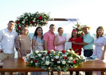 Sellan su compromiso 75 parejas en emotiva ceremonia de Matrimonios Colectivos en el Malecón de Huatabampito