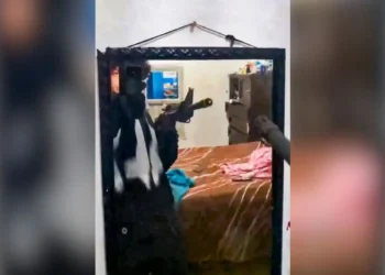 Alumno de 15 años asesina a 2 maestras de preparatoria en Michoacán; presumió fusil en redes