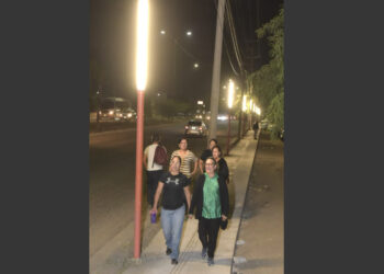 Invierte Toño Astiazarán en seguridad de las familias con tramos iluminados de Camina Segura