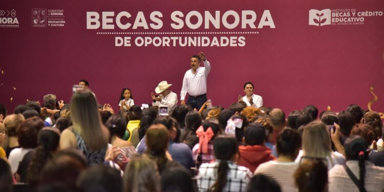 ENTREGAN BECAS GOBIERNO MUNICIPAL Y ESTATAL A NIÑAS Y NIÑOS DE CAJEME