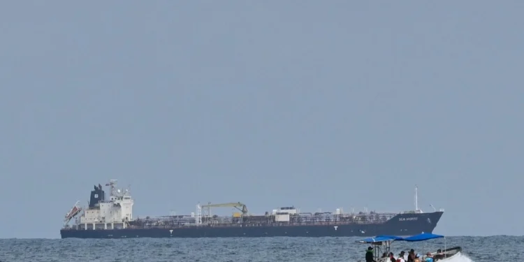 Petrolero ruso llega a Cuba; Kremlin refrenda su ayuda a la isla