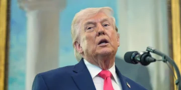 Va de caída popularidad de Trump