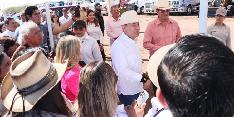 RECIBE NAVOJOA MAQUINARIA CON INVERSIÓN DE MÁS DE 16 MILLONES POR PARTE DEL GOBERNADOR DURAZO