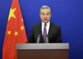 Año «crucial» para que avance relación entre economías de China y EU: Wang Yi